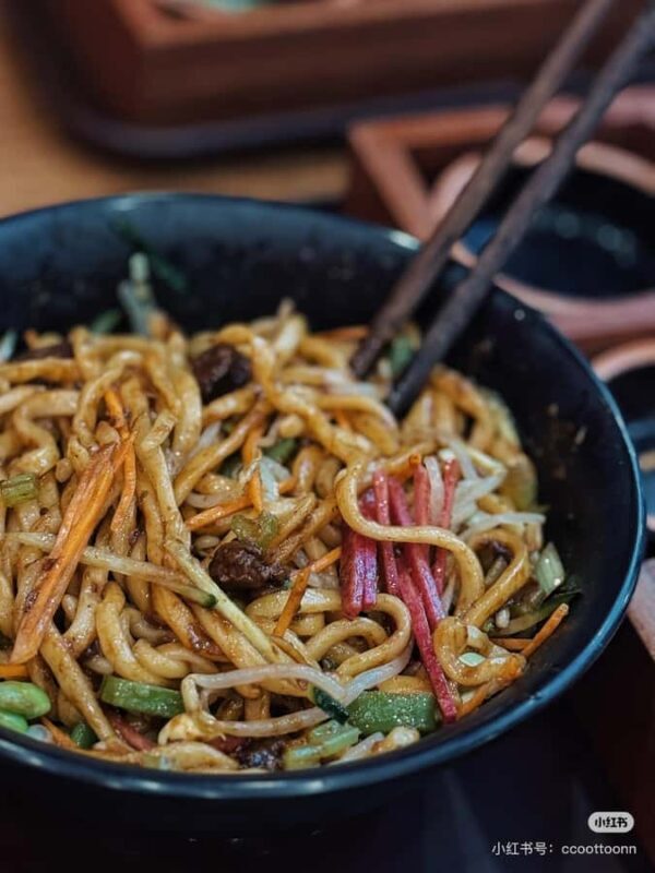 Beijing Lama Temple Visit, Hutong Local Food & Brewpub Tour - An In-Depth Look at the Tour Experience