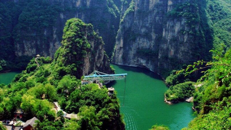 beijing-longqing-gorge-ming-tombs-lunch-private-day-tour