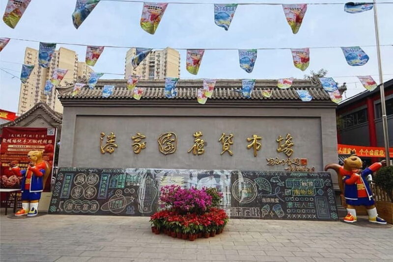 Beijing: Panjiayuan Market&Liangma River Cruise Night Tour - What Makes This Tour Special?