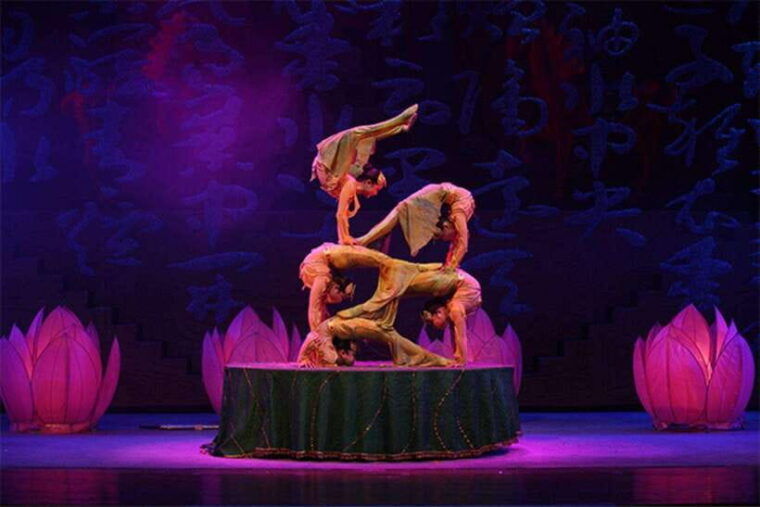 beijing-red-theatre-acrobatics-show-viewing-chinese-culture