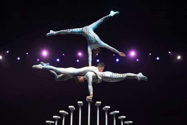 beijing-red-theatre-acrobatics-show-viewing-chinese-culture