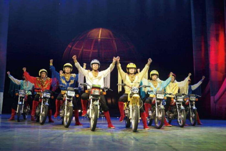 beijing-red-theatre-acrobatics-show-viewing-chinese-culture