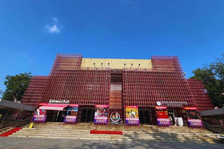 beijing-red-theatre-acrobatics-show-viewing-chinese-culture