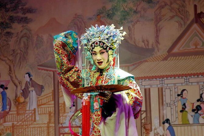 Beijing Royal Cuisine Dinner with Performance Experience and Nanluoguxiang Visit - What Makes This Tour Stand Out
