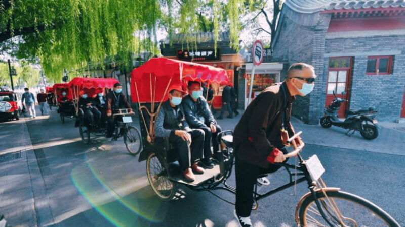 beijing-shichahai-hutong-tour-by-cab-on-foot