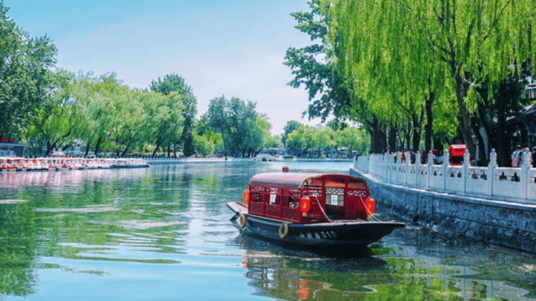 beijing-shichahai-hutong-tour-by-cab-on-foot