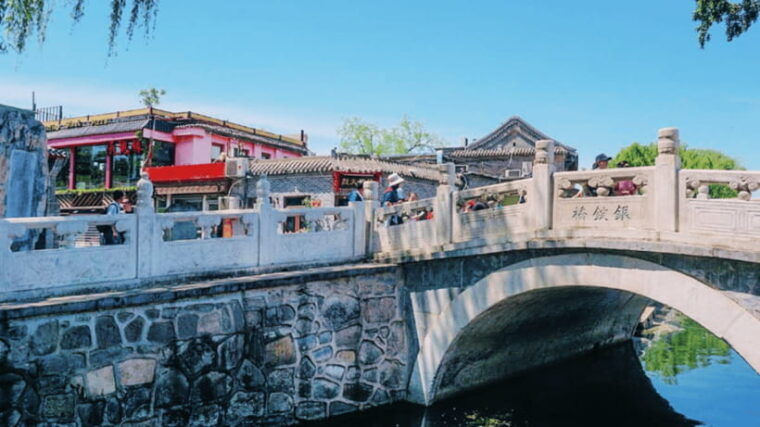 beijing-shichahai-hutong-tour-by-cab-on-foot