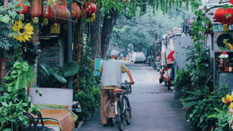 beijing-shichahai-hutong-tour-by-cab-on-foot