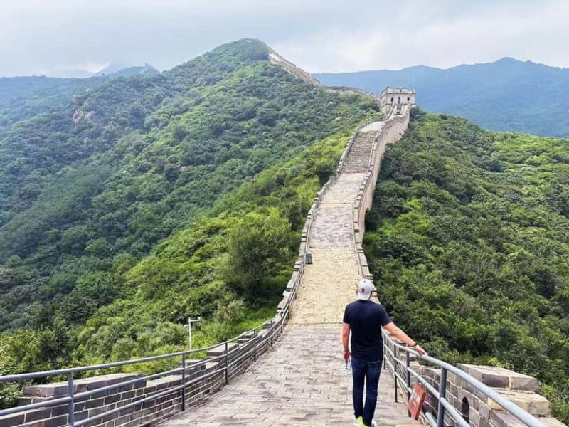 Beijing:Mutianyu/Badaling Great Wall Tour with VIP Fast Pass - Key Points