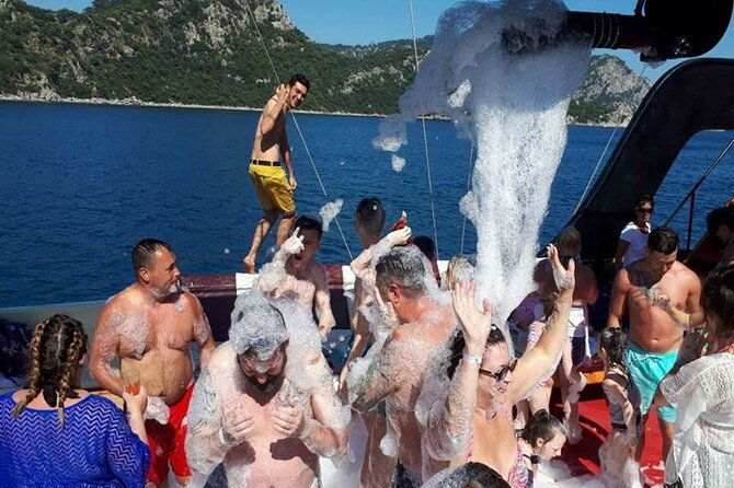 belek-pirate-boat-trip-with-animations-and-lunch