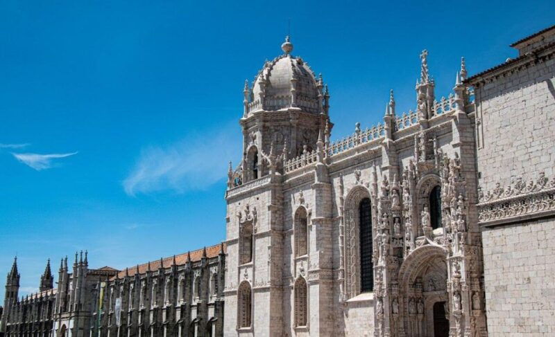 belem-tuk-tuk-tour-2h-pasteis-de-belem-included