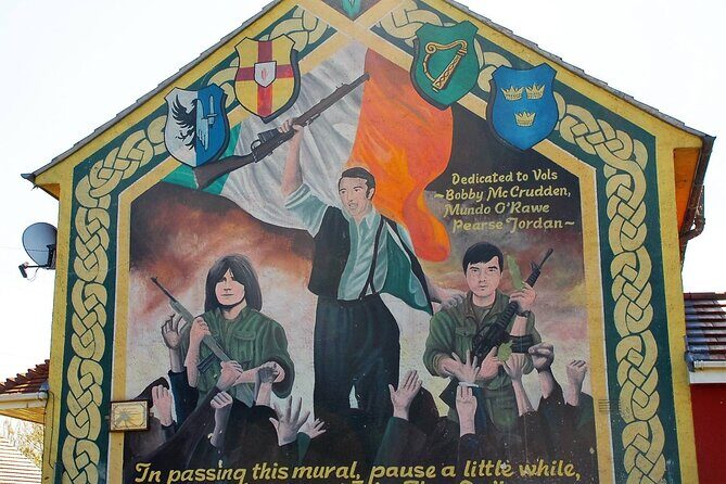 Belfast Black Taxi Tour of Murals and Peace Walls 2 hours - An In-Depth Look at the Belfast Black Taxi Tour