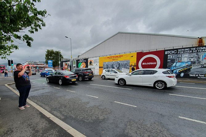 belfast-cab-tour-of-peacewalls-murals-and-the-famous-titanic-slips
