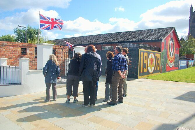 belfast-express-taxi-tour-irish-history-murals-peacewalls-1-hour