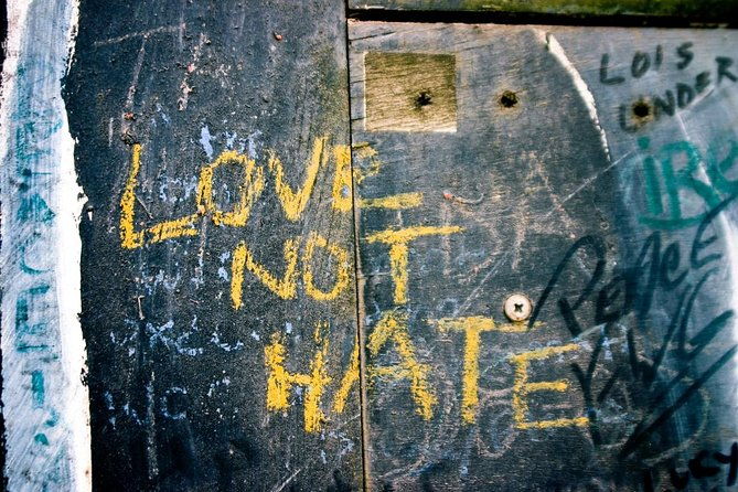 belfast-political-murals-street-art-and-peace-wall-small-group-walking-tour