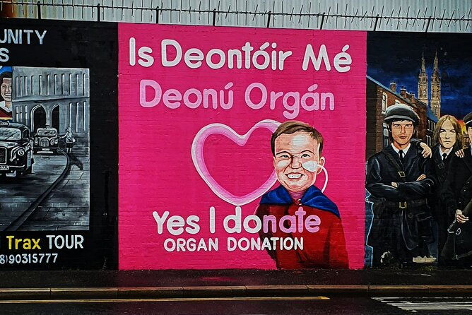 belfast-political-murals-street-art-and-peace-wall-small-group-walking-tour