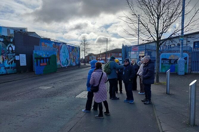 belfast-troubles-tour-walls-and-bridges