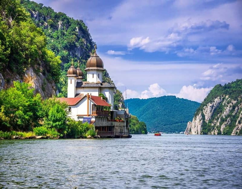 Belgrade: Iron Gate Park, Speedboat Ride, and 2 Viewpoints - Lunch and Return to Belgrade