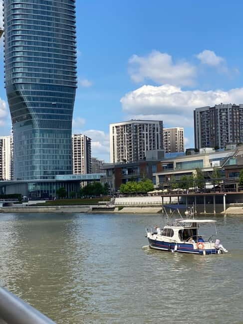 Belgrade: Sunset Cruise with Live Guide - The Guide and Guest Experience