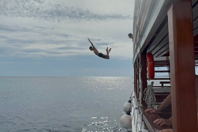 bella-brunch-at-the-lady-bellais-with-snorkeling-and-rope-swing