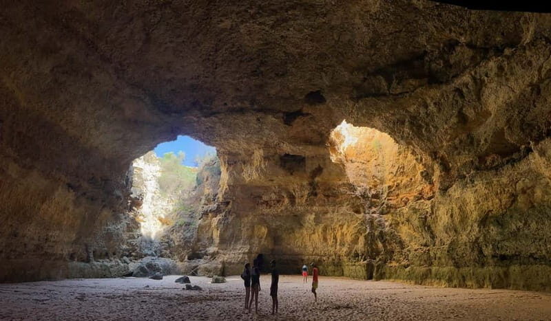 Benagil Kayak Tour: Explore Secret Caves with Licensed Guide - Key Points