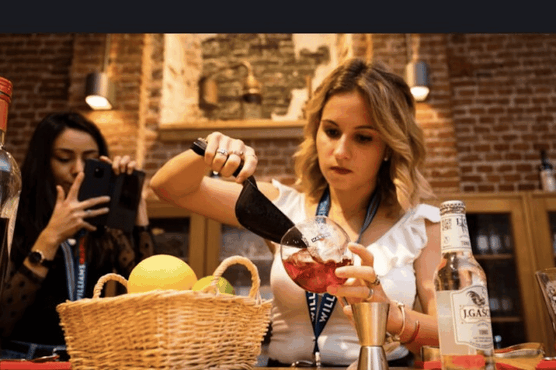 benidorm-1-hour-private-tipsy-cocktail-masterclass