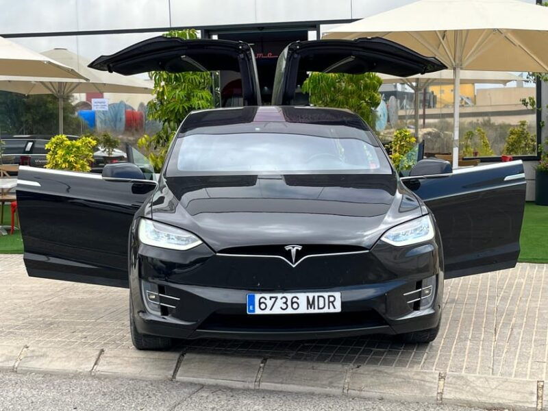 benidorm-tesla-falcon-wings-tour-to-the-motor-museum