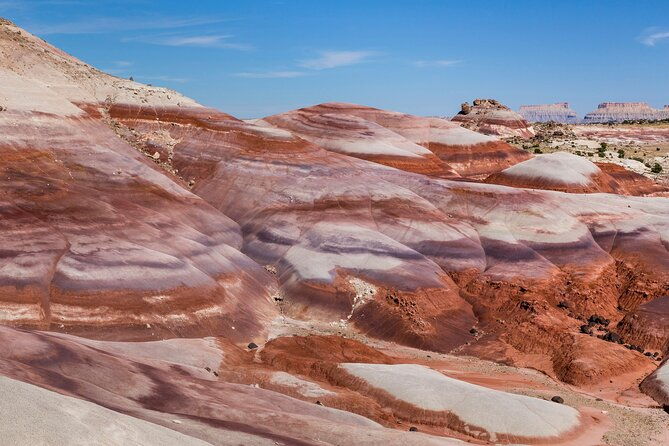 bentonite-hills-cathedral-valley-half-day-tour