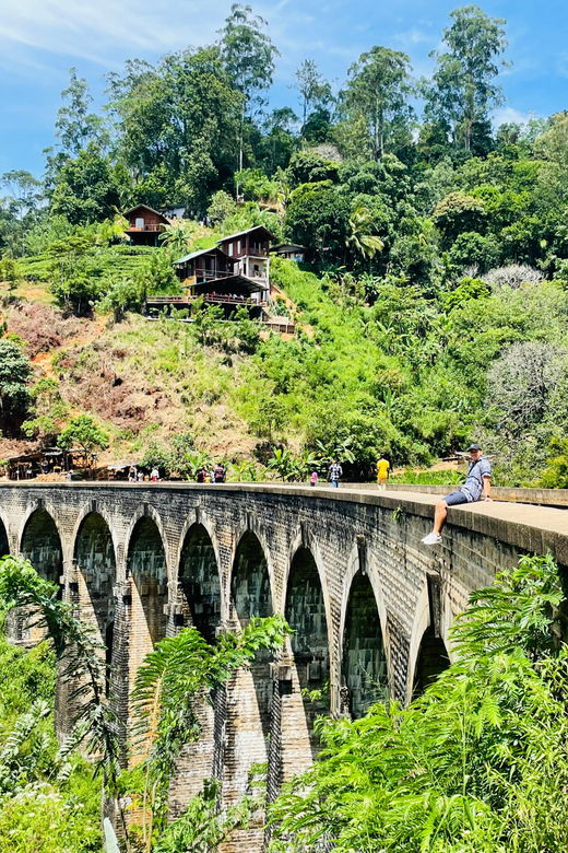 bentota-ella-day-trip-with-train-ride-and-waterfall-visit