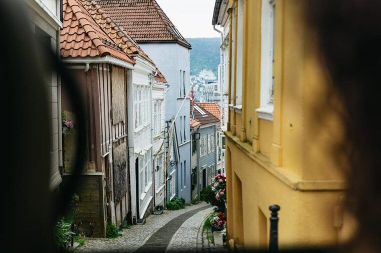 bergen-guided-minibus-tour-with-photo-stops