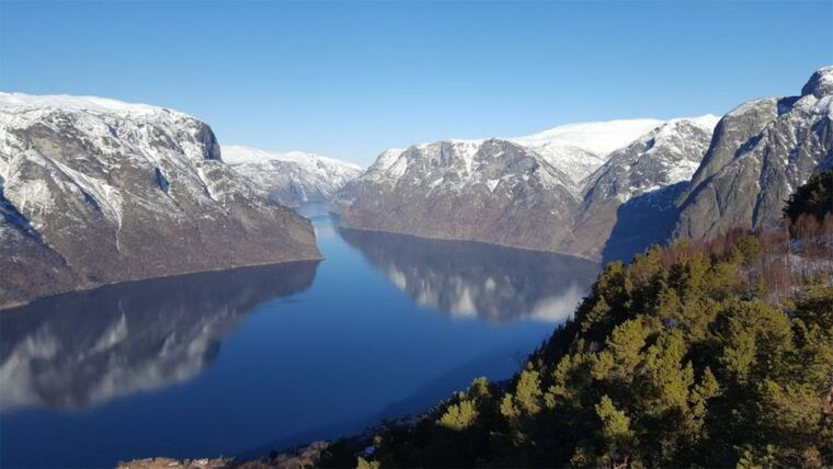 bergen-private-day-tour-naeroyfjord-cruise-and-flam-railway