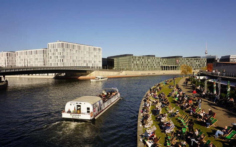 Berlin: 1-Hour Boat Tour with Bilingual Live Guide - Key Points
