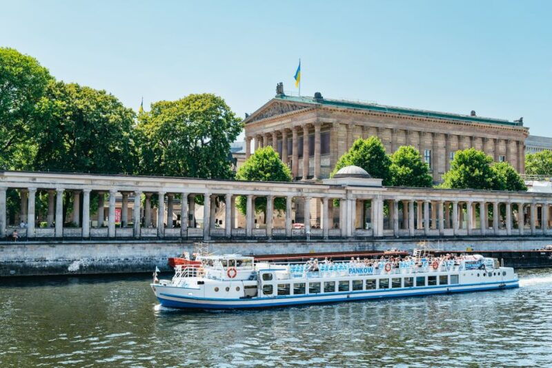 berlin-1-hour-city-tour-by-boat-with-guaranteed-seating