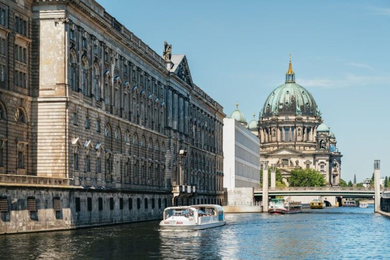 berlin-1-hour-city-tour-by-boat-with-guaranteed-seating