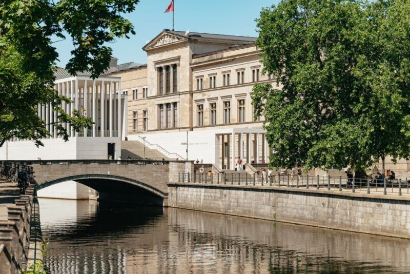 berlin-1-hour-city-tour-by-boat-with-guaranteed-seating