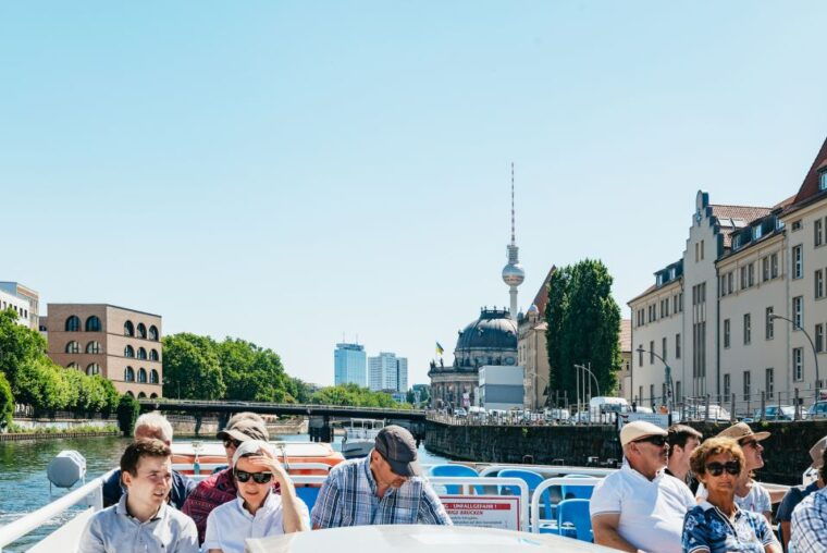 berlin-1-hour-city-tour-by-boat-with-guaranteed-seating