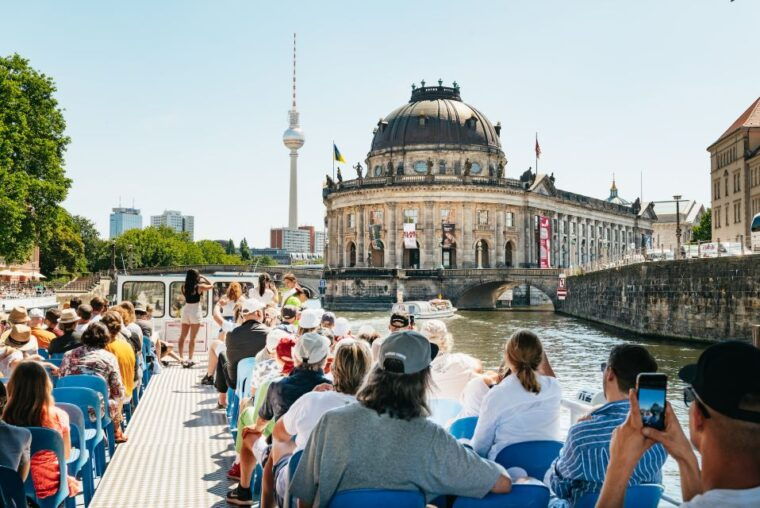 berlin-1-hour-city-tour-by-boat-with-guaranteed-seating