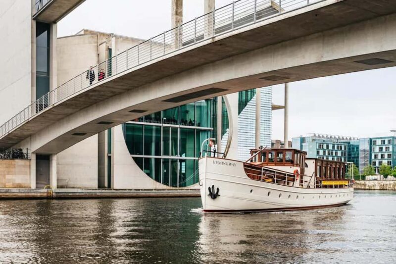 Berlin: 1h Boutiquestyle-Cruise on the Electric FITZGERALD - Is It Worth the Price?