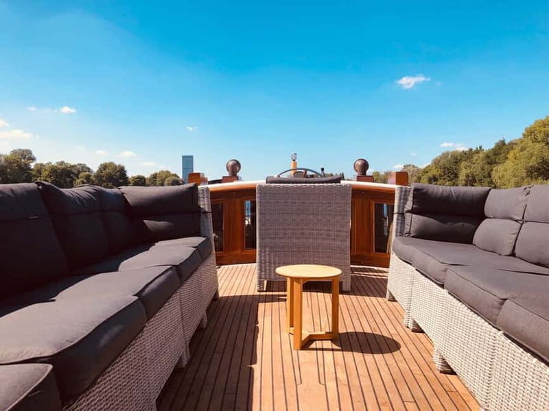 Berlin: 1h Boutiquestyle-Cruise on the Electric FITZGERALD - Who Would Love This Experience?