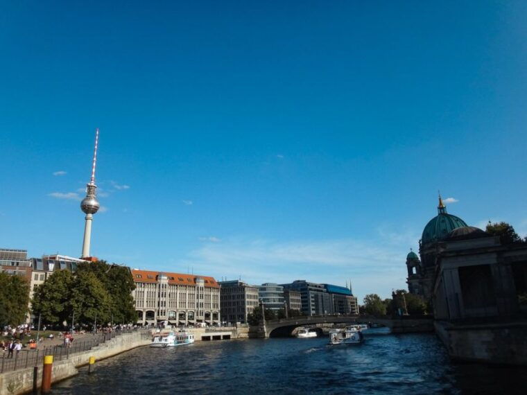 berlin-2-5-hour-east-side-boat-cruise-with-commentary