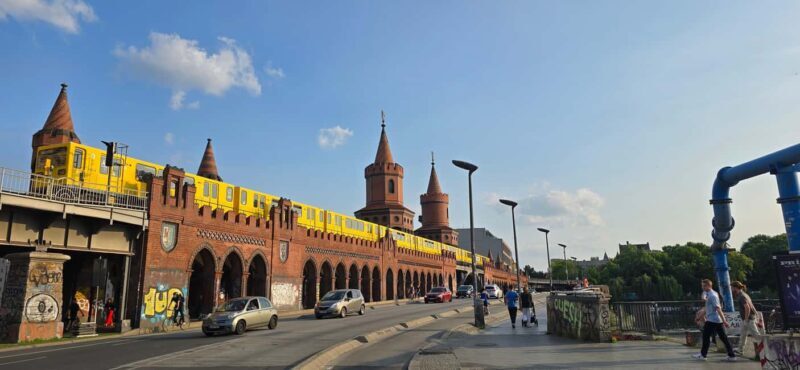Berlin: 3.5-hour bike tour  A journey through time in the capital - A detailed look at the tour itinerary