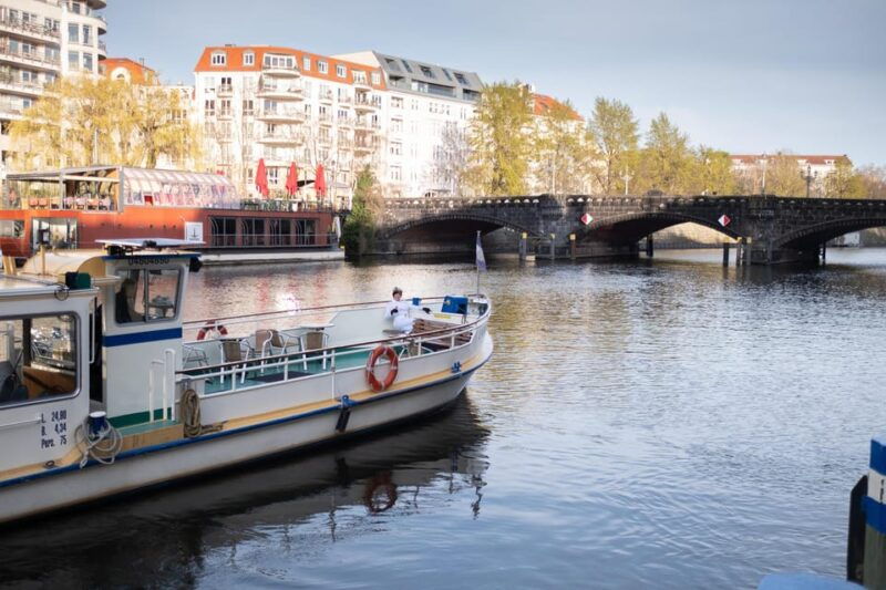 berlin-audrey-ahoi-spree-cruise-with-drag-queen-hol