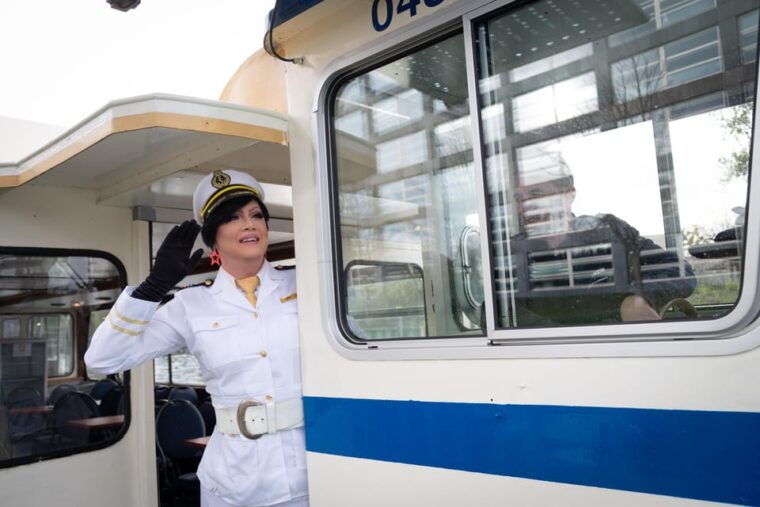 berlin-audrey-ahoi-spree-cruise-with-drag-queen-hol