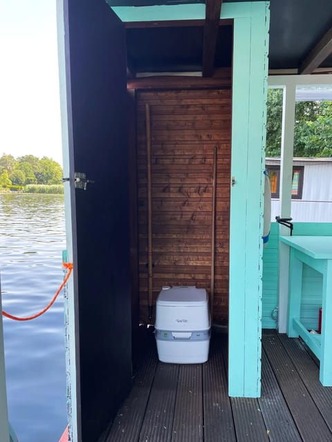 berlin-bahamas-raft-boat-rental