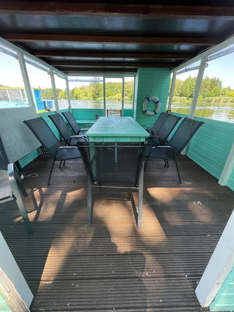 berlin-bahamas-raft-boat-rental