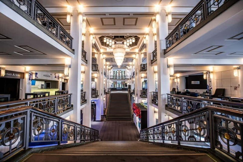 Berlin: BLINDED by DELIGHT Grand Show Friedrichstadt-Palast - Insights from Reviews