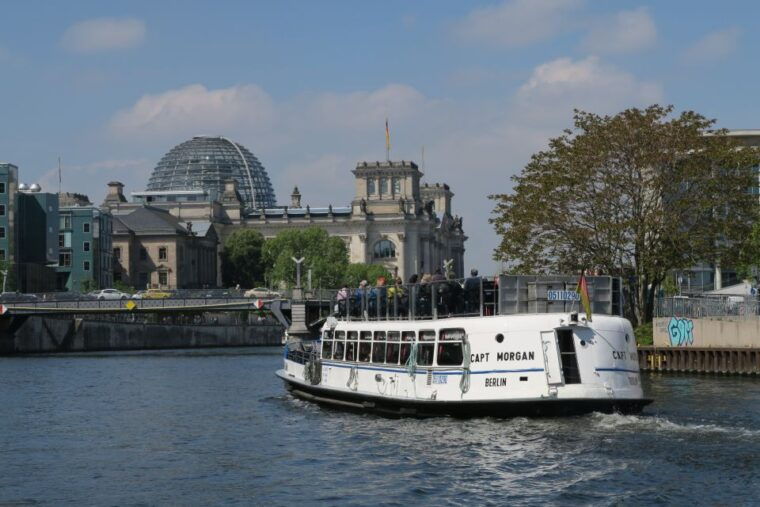 berlin-boat-sightseeing-cruise-german-english