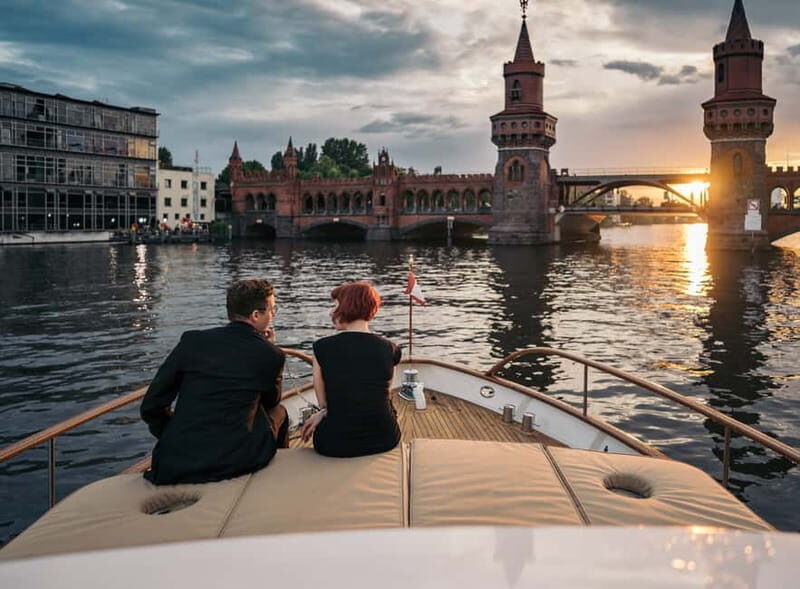 Berlin: Boat Sightseeing Tour on Electric Motor Yacht - The Experience: What to Expect on the Electric Yacht Cruise