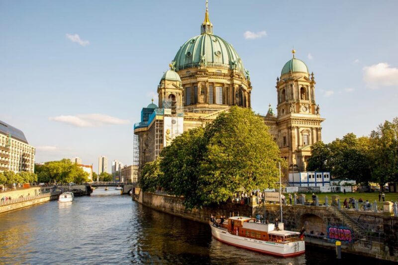 Berlin: Boat Sightseeing Tour on Electric Motor Yacht - FAQ