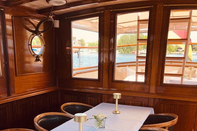 berlin-boat-sightseeing-tour-on-electrified-vintage-yacht